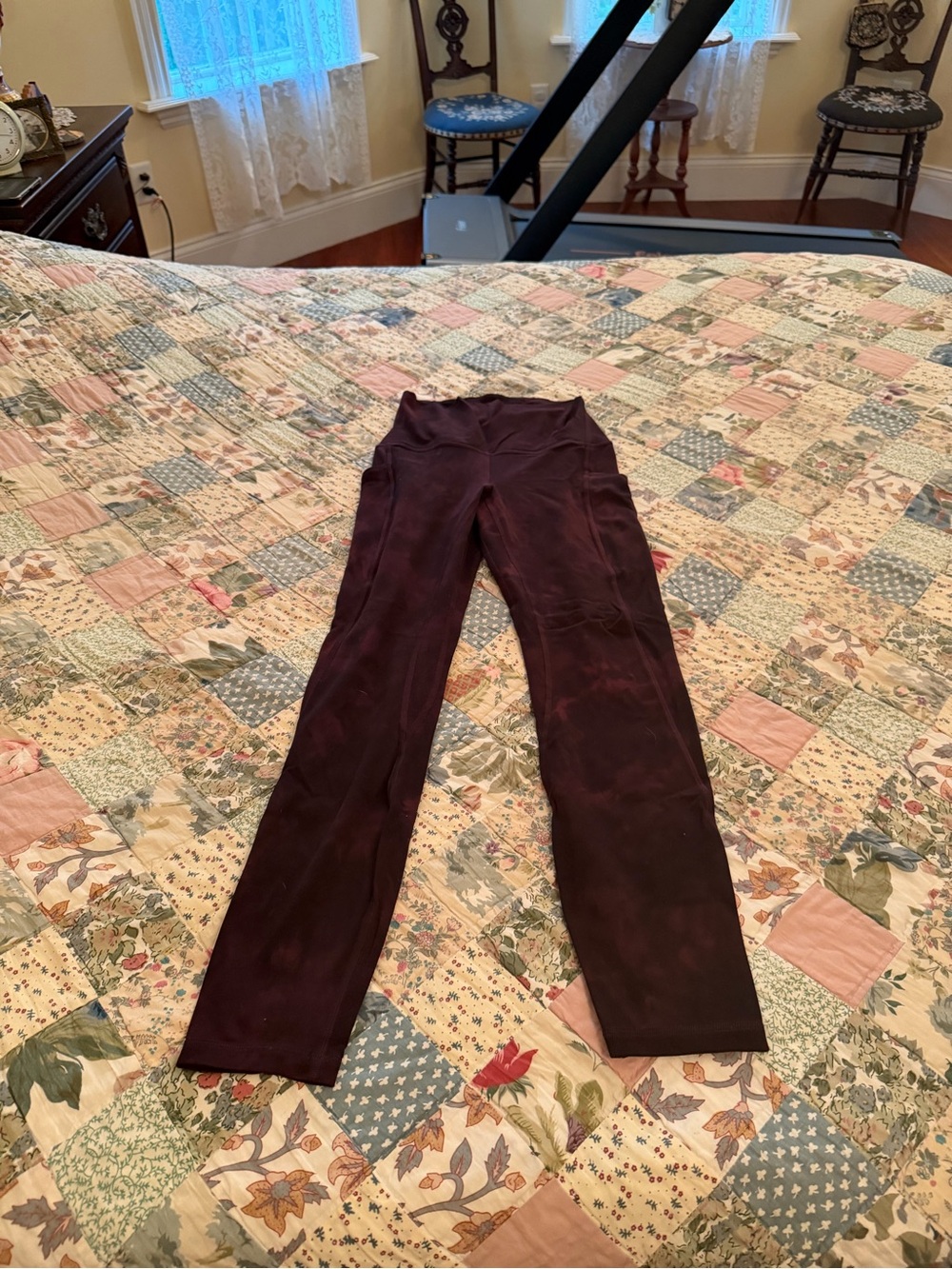 LULULEMON ALIGN 25” HIGH RISE LEGGINGS WITH POCKETS SIZE 4 BURGUNDY TIE DYE